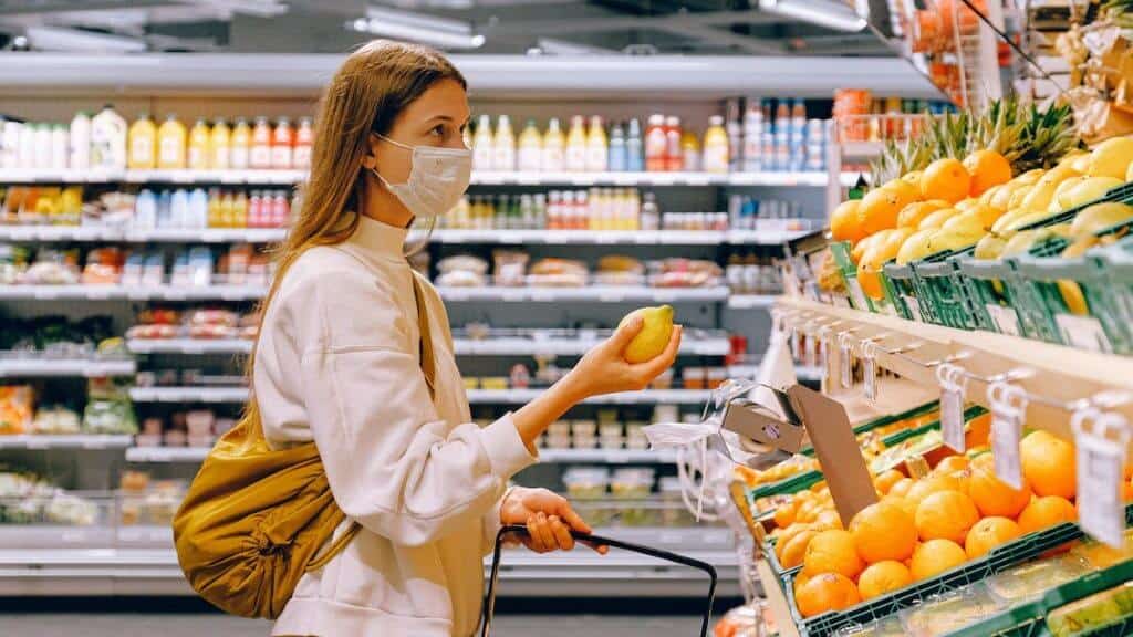 millennial shopping for food to help her finances amid covid19